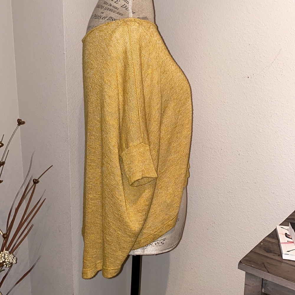 Khloe K yellow gold crop top flowy off shoulder S​